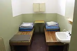 Cela pro dva vězně