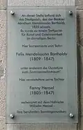 Pamětní deska F. Mendelssohna Bartholdyho a jeho sestry Fanny v Berlíně na místě domu, kde rodina žila (Leipziger Straße 3)