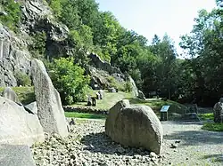 Geologická expozice v Modrém lomu na břehu Lužnice