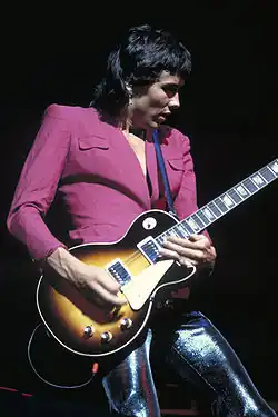 Sólový kytarista George Kooymans v roce 1974