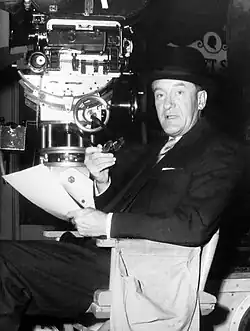George Sanders během natáčení seriálu The George Sanders Mystery Theater (1957)