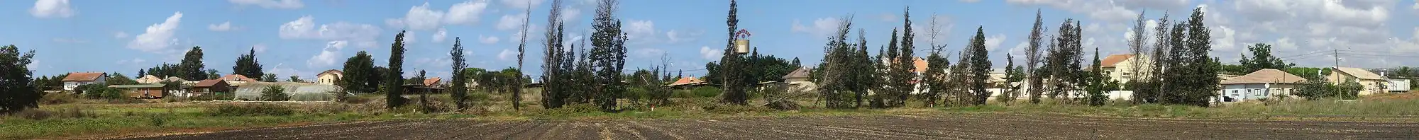 Panoramatická fotografie mošavu