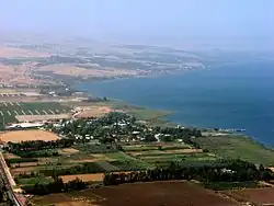 Pohled na Ginosar z hory Arbel