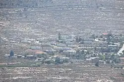 Celkový pohled na Giv'at Har'el z osady Ma'ale Levona