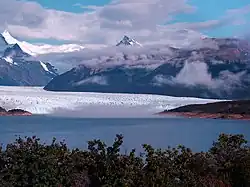 jezero Argentino s ledovcem Perito Moreno