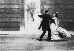 Emma Meissner a Carl Barcklind tančí ve filmu „Šťastná vdova“, který produkoval Albin Roosval a který měl premiéru v Apollu 28. srpna 1907.