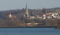 Pohled na Dingolfing od Gobenerské vodní nádrže