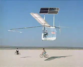 Gossamer Penguin při zkušebním letu