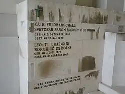 "Náhrobní kámen hrobu polního maršála Boroëviće von Bojny na vídeňském hřbitově."