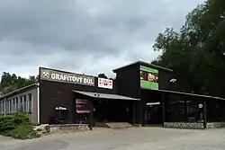 Hlavní budova grafitového dolu