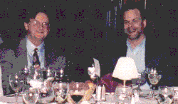 Graham Hawkes (vlevo) s fyzikem Davidem Callawayem