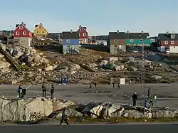 Fotbalové (štěrkové) hřiště v Ilulissatu