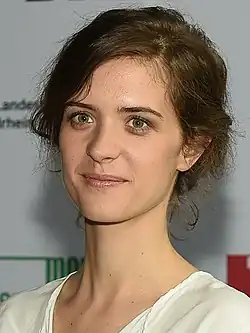 Liv Lisa Fries jako představitelka Hilde Coppi