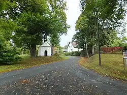 Kaple na křínovské návsi