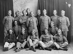 Skupina vojáků, asi 1890–1910