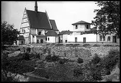 Kostel sv. Bartoloměje před zbouráním Černém kaple