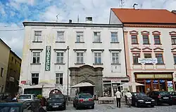 GuentherZ 2010-05-01 0066 Znojmo Oberer Platz Palais Ugart.jpg