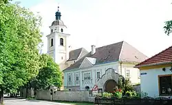 Farní kostel a fara ve Straß im Straßertale