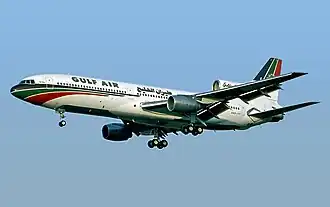 L-1011-200 TriStar (Gulf Air) během přistání na letišti Heathrow v roce 1983