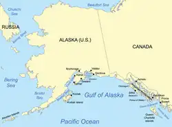 Na mapě vyznačen Aljašský záliv nápisem Gulf of Alaska