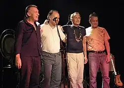 Zleva: Hans Reffert, Peter Kühmstedt, Mani Neumeier, Roland Schaeffer v roce 2007