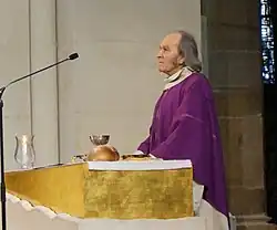 Guy Gilbert při mši v roce 2015