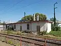 Pohled na staniční budovu.