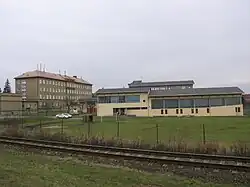 Gymnázium Hejčín s fotbalovým hřištěm