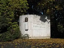 Háj ve Slezsku, pomník.jpg