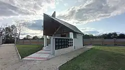 Hřbitov (Němčovice, Česko), kolumbária na stěně márnice