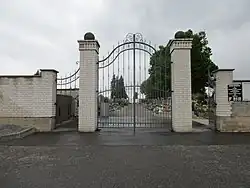 Hřbitov ve Chvalech v Horních Počernicích