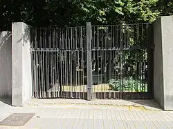 Hřbitov Vokovice, hřbitovní brána