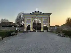 Vstupní brána hřbitova