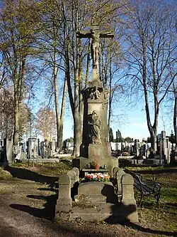 Hřbitovní krucifix