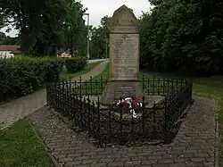 Hůrky, pomník padlým.jpg