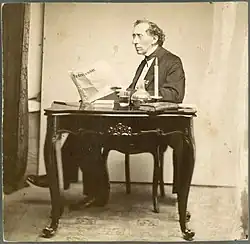 H. C. Andersen čte liberální dánské noviny Fædrelandet