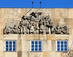 Detail reliéfu alegorie textilu