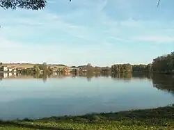 Pohled na rybník od hráze