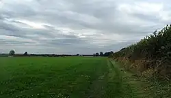 Stezka sledující Hadriánův val; v blízkosti Bleatarn Farm