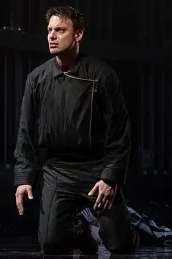 jako Hamlet ve stejnojmenné opeře Franca Faccia, Bregenzer Festspiele 2016