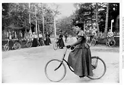 Hannah Maynard cycling, asi 1892
