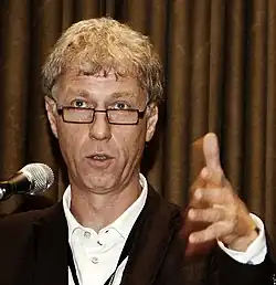 Hans Bruyninckx, Play The Game