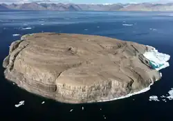 Pohled na Hansův ostrov z grónské strany