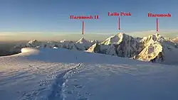 Výhled z vrcholu Spantiku na Haramoš II a Laila Peak