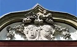 Alianční erb Harrachů a Lichtenštejnů na zámku Kunín