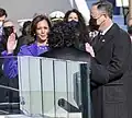 Kamala Harrisová skládá přísahu