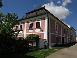 Bývalá fara v Hartvíkově.