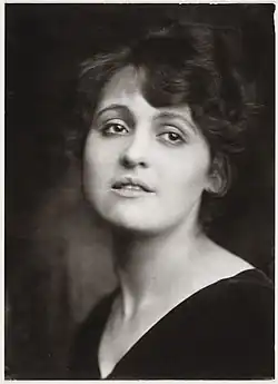 Nola Hattermanová, 1919