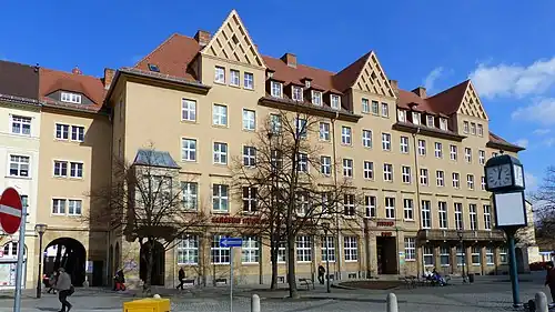 Barevná fotografie domu z počátku 20. století, který je sídlem spolkového domu Lužických Srbů