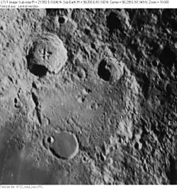 Kráter Bělkovič (uprostřed)